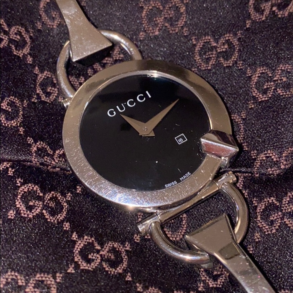 Gucci watch with dust pouch - Picture 2 of 12